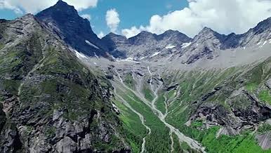 4k航拍高原巍峨壮观山峰自然风光视频的预览图